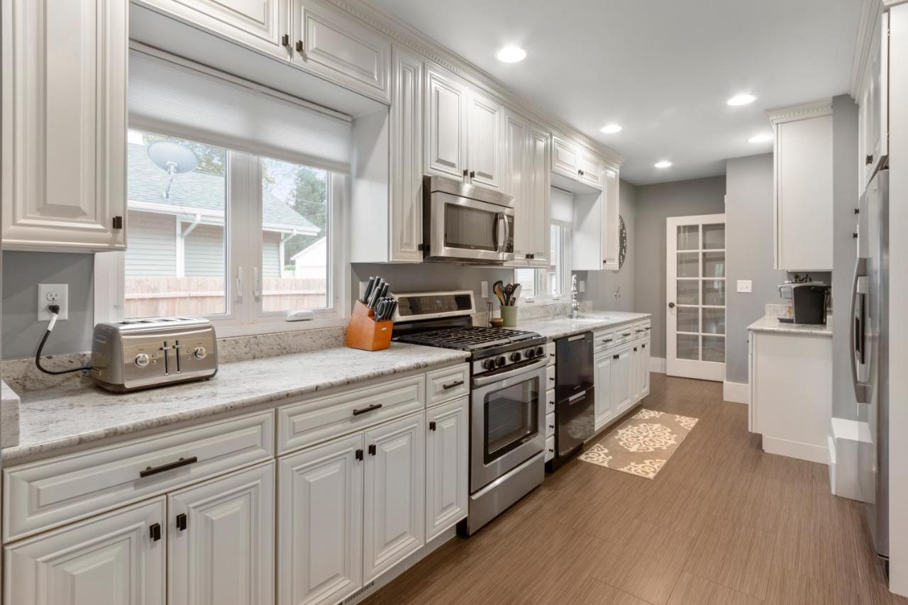 Gorgeous Downtown Bungalow, Walk Everywhere!!! Lake Geneva Εξωτερικό φωτογραφία